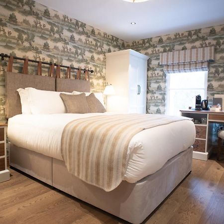 Cromwell Arms Country Pub With Rooms رومسي المظهر الخارجي الصورة