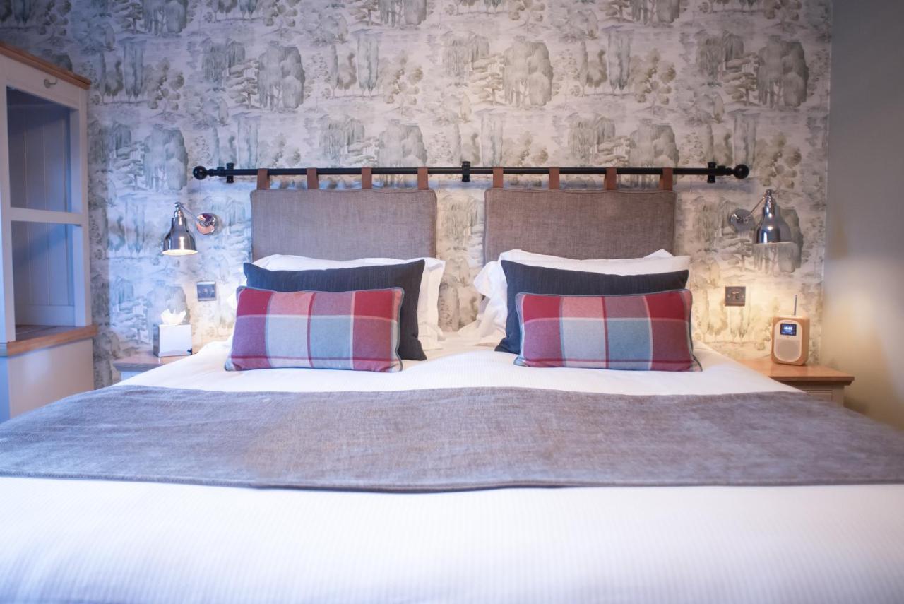 Cromwell Arms Country Pub With Rooms رومسي المظهر الخارجي الصورة